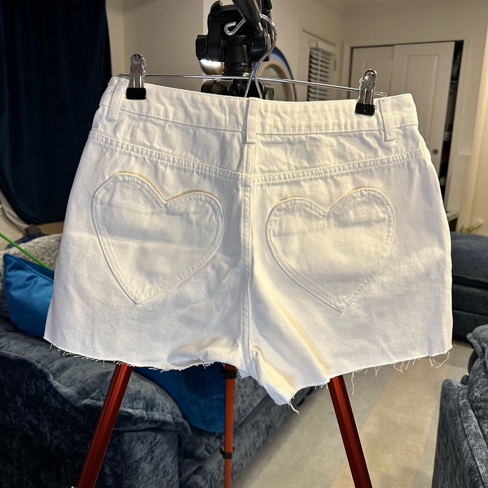 Miss. Selfridges Heart Pockets Denim Shorts in Cream